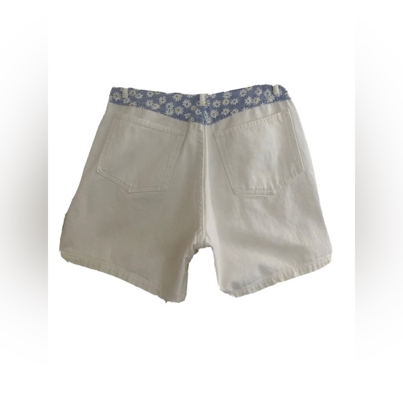Vintage High waisted Shorts With Cute Floral Details - VINTAGE EZLA - Picture 2 of 8